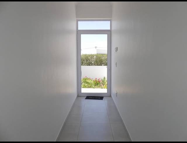 5 BEDROOM HOUSE FOR SALE IN BRITANNIA BAY